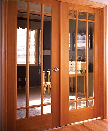 Cửa kính cường lực khung gỗ